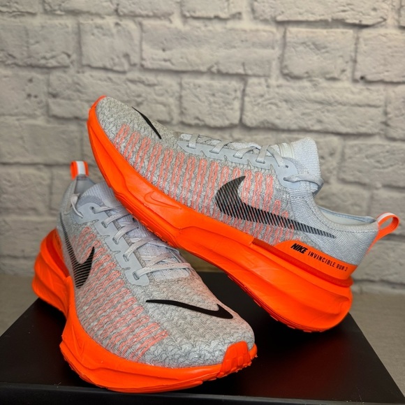Nike Mens Invincible 3 Running Shoes Pure Platinum/Hyper Crimson DR2615-008 Sz 8 - Picture 3 of 7